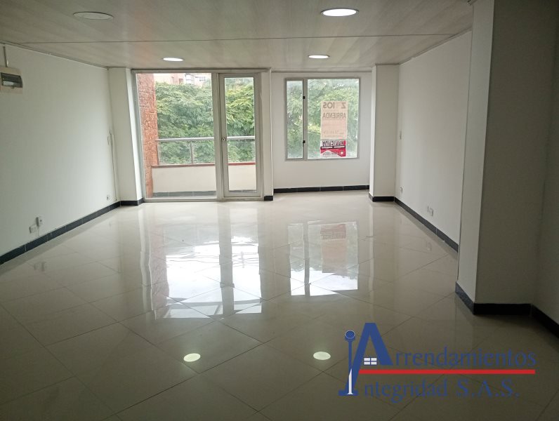 Oficina-Local en Arriendo en Laureles